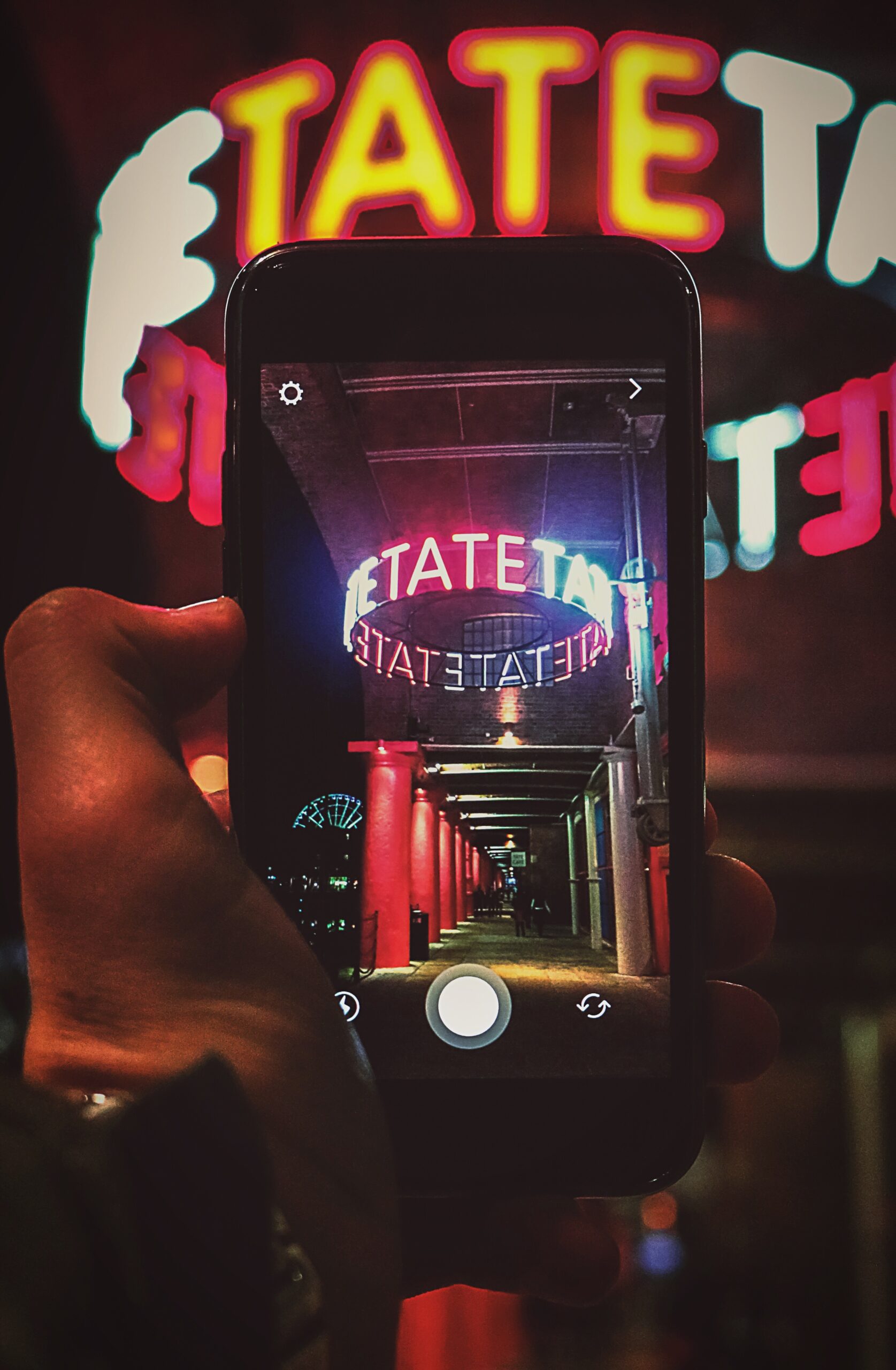 https://slottando.com/wp-content/uploads/2024/06/illuminated-telephone-booth-city-scaled.jpg